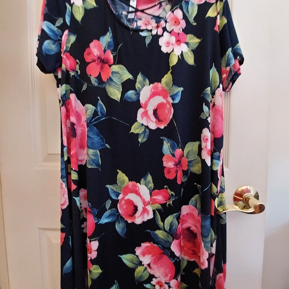 Women's flower print dress with criss cross neckli